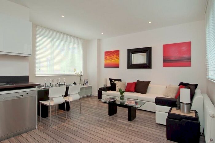 2 Bedroom Flat To Rent In Bride Lane, London, EC4Y