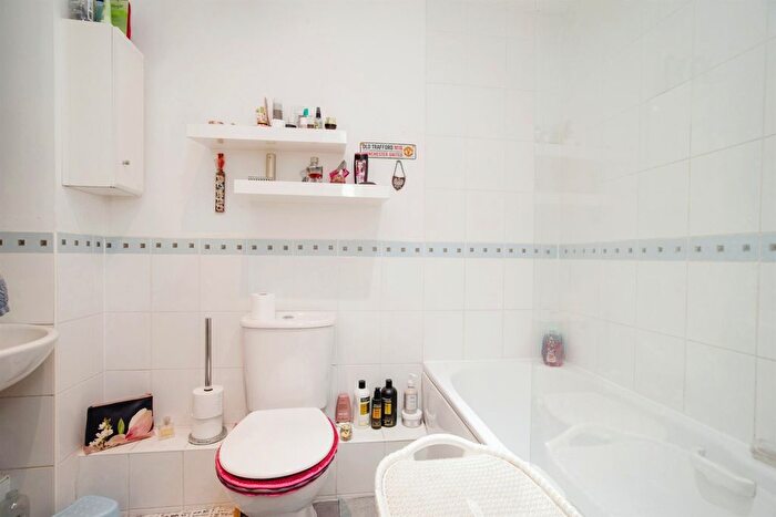 1 Bedroom Flat For Sale In Farthing Close, Watford, WD18