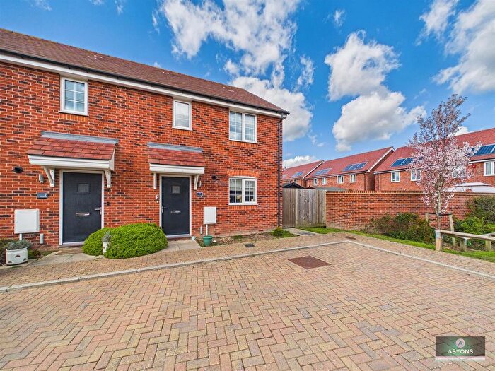 2 Bedroom Property To Rent In Primula Close, Crawley, RH10