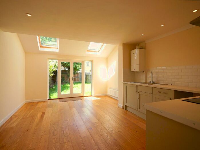 3 Bedroom Semi-Detached House To Rent In Aldsworth Close, Fairford, GL7