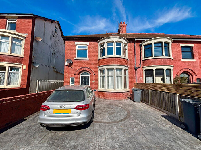 3 Bedroom Semi-Detached House For Sale In Knowle Avenue, Blackpool, Lancashire, FY2