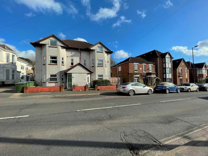 2 Bedroom Flat To Rent In Bullar Road, Southampton, SO18