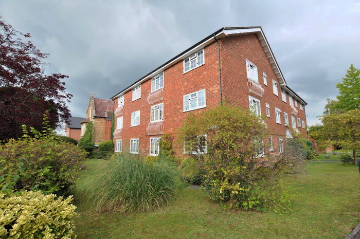 1 Bedroom Apartment To Rent In Lyn Court, Ferndown Close, Guildford, Surrey, GU1