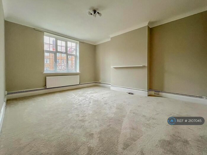 2 Bedroom Flat To Rent In Norbiton Hall, Kingston Upon Thames, KT2