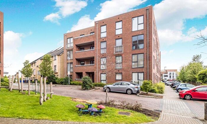 2 Bedroom Flat For Sale In Draper Close, Grays, RM20