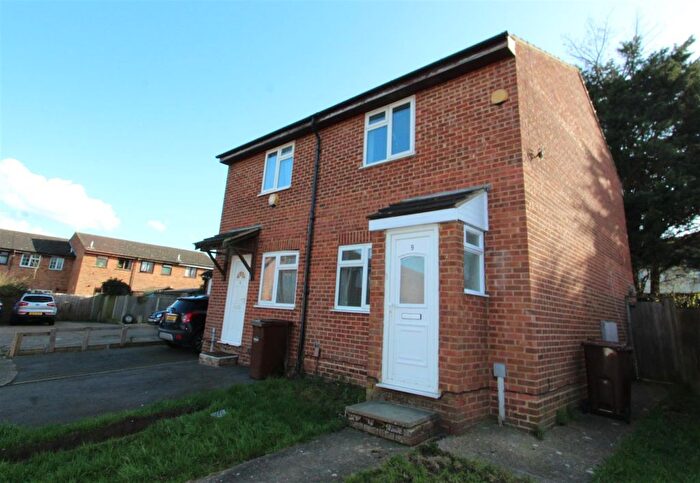 2 Bedroom Semi Detached House For Sale In Damien Close, Chatham, ME4