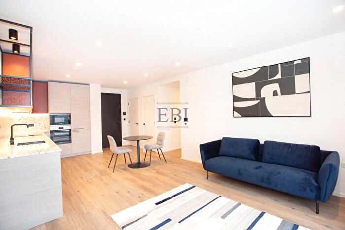1 Bedroom Apartment To Rent In Curlew House, Hawser Lane, Poplar, E14