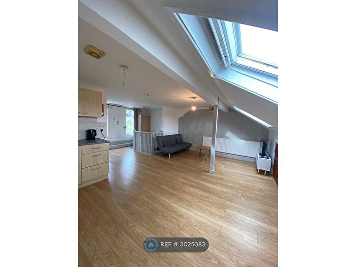 1 Bedroom Flat To Rent In Francis Terrace, Carmarthen, SA31