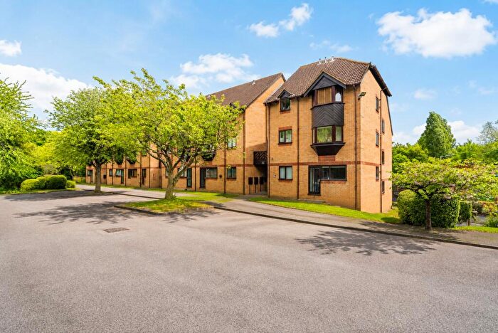 1 Bedroom Apartment For Sale In Dellfield, St Albans, Herts, AL1