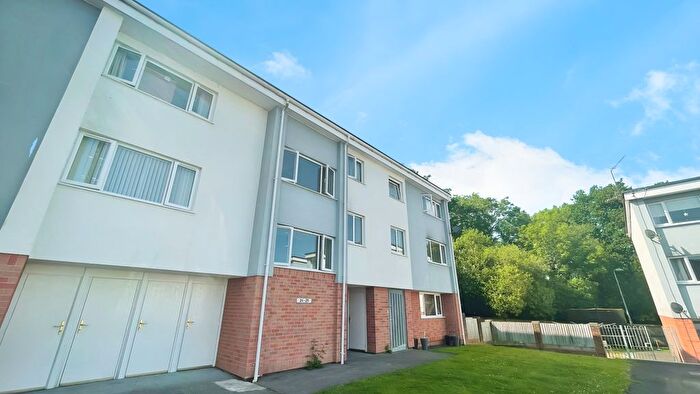 3 Bedroom Flat To Rent In Monmouth Close, Pontypool, NP4