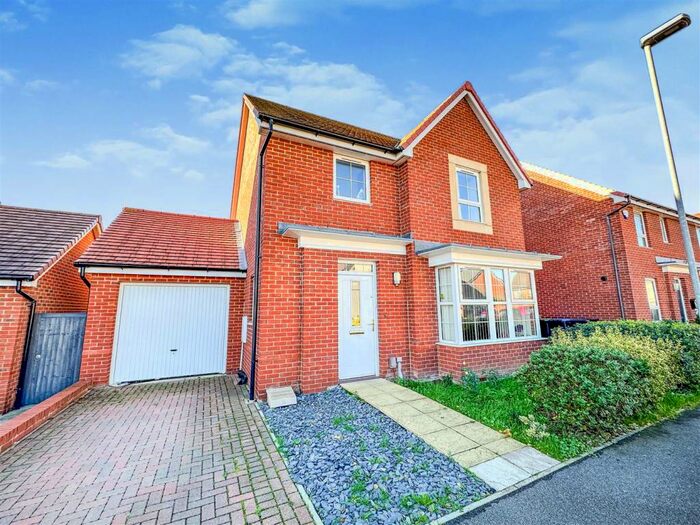 3 Bedroom Detached House To Rent In Woodwhite Way, Hemel Hempstead, HP2