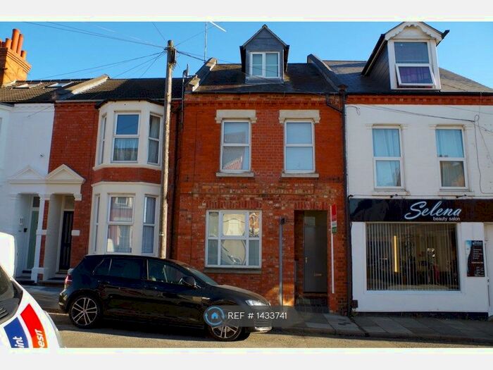 2 Bedroom Flat To Rent In Allen Road, Northampton, NN1