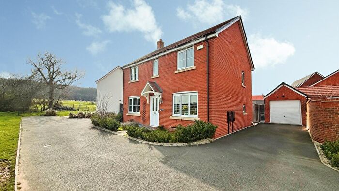 4 Bedroom Detached House For Sale In Enstone Way, Wellesbourne, Warwick, CV35