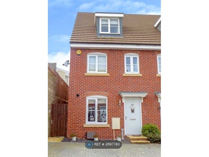 3 Bedroom Semi-detached House To Rent In The Farm, West Swindon, SN5