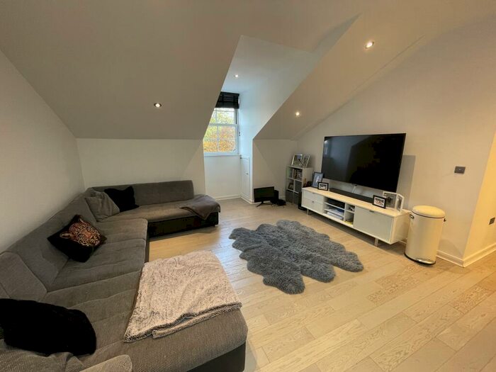 2 Bedroom Apartment To Rent In High Street, Harrogate, HG2