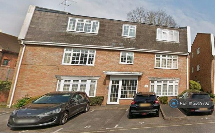 2 Bedroom Flat To Rent In The Birches, Woking, GU22