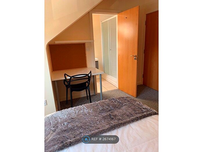 4 Bedroom Semi Detached House To Rent In Radcliffe Mount, Nottingham, NG2