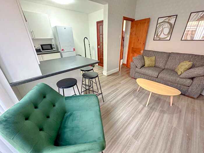 4 Bedroom House To Rent In Clapham Road, L4