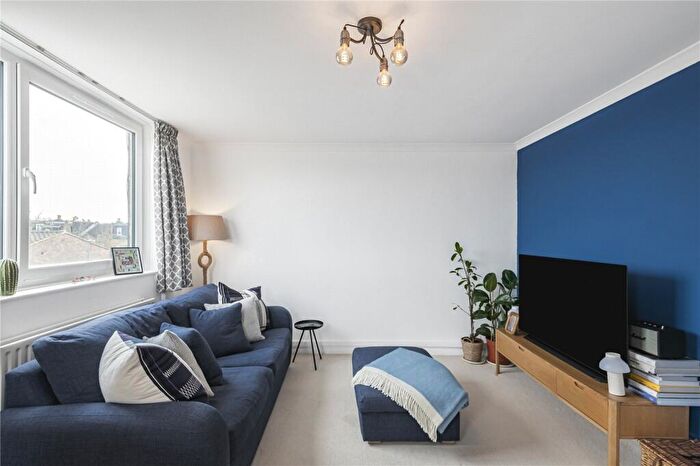 1 Bedroom Flat For Sale In Hanson Close, London, SW12