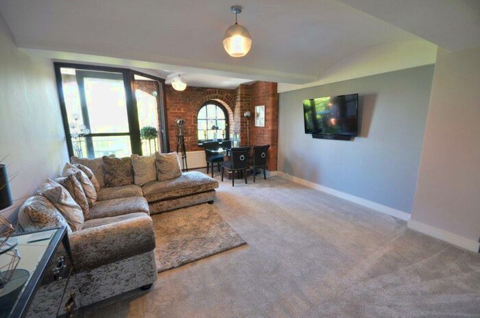 1 Bedroom Apartment To Rent In Middle Warehouse, Castle Quay, Manchester, M15