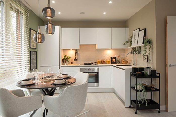3 Bedroom Flat For Sale In Nestles Avenue, Hayes, UB3