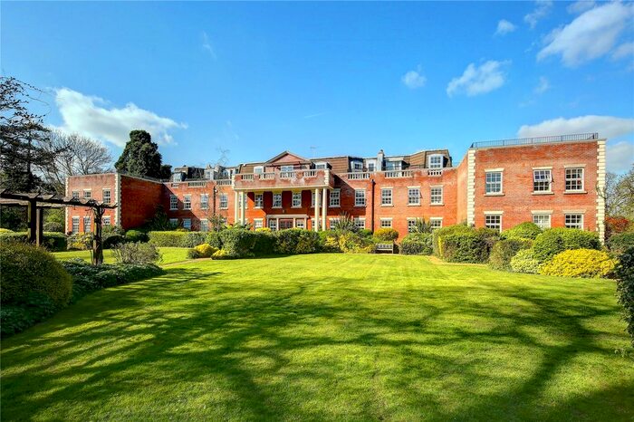 2 Bedroom Flat To Rent In Spencer Park, Molesey Park Road, East Molesey, Surrey KT8