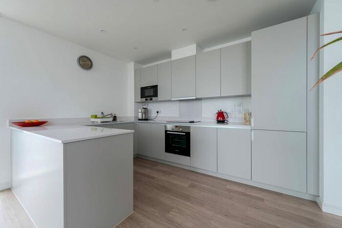 3 Bedroom Flat For Sale In Saffron Central Square, Croydon, CR0