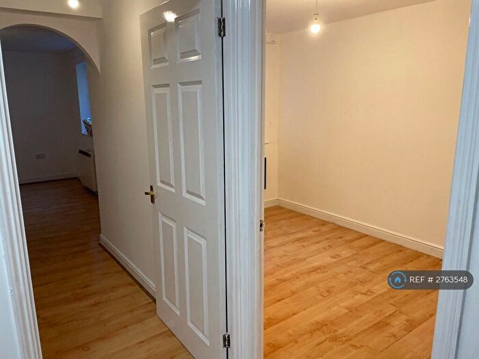 2 Bedroom Flat To Rent In Coltswood Court, London, N14