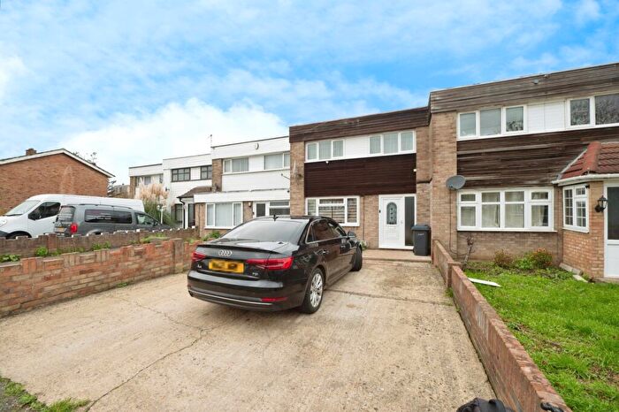 3 Bedroom Terraced House For Sale In Lower Mardyke Avenue, Rainham, Essex, RM13