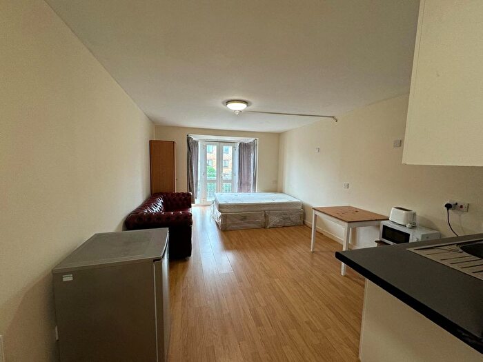 1 Bedroom Studio To Rent In Hanworth Road, Hounslow, TW3