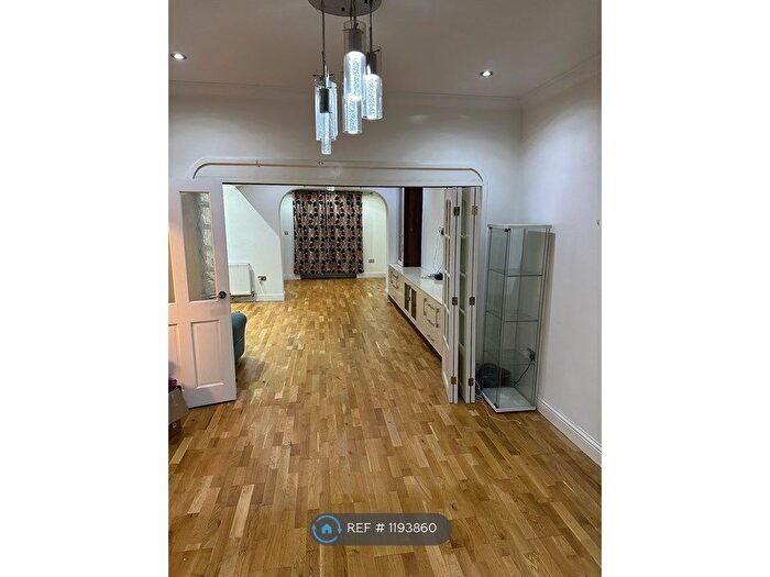 4 Bedroom Semi-Detached House To Rent In Ennerdale Drive, London, NW9