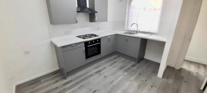 3 Bedroom End Of Terrace House To Rent In South View, Sherburn Street, Hull, HU9