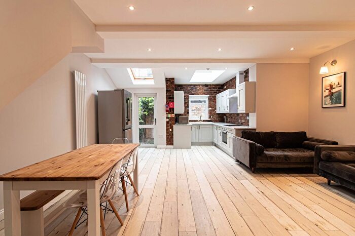 6 Bedroom Semi Detached House To Rent In Brookdale Road, Liverpool, L15