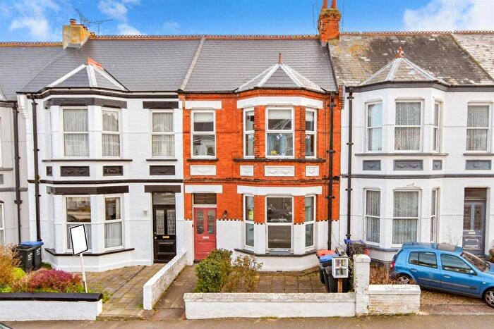 3 Bedroom Flat For Sale In First Floor Flat, Warwick Road, Margate, CT9
