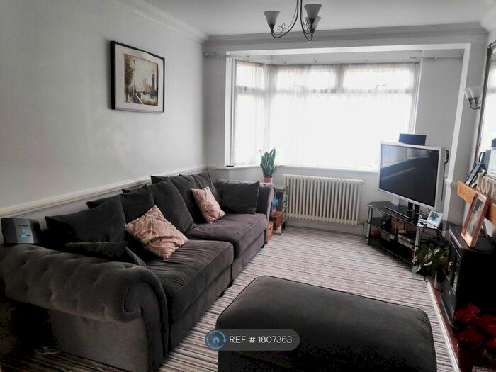 3 Bedroom Terraced House To Rent In Stanhope Road, Swanscombe, DA10