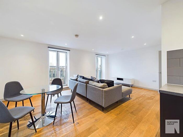 2 Bedroom Apartment To Rent In Apt :: One Cutting Room, M4