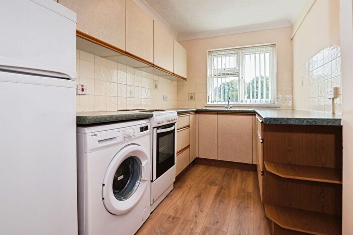 1 Bedroom Flat For Sale In Meggeson Avenue, Southampton, SO18