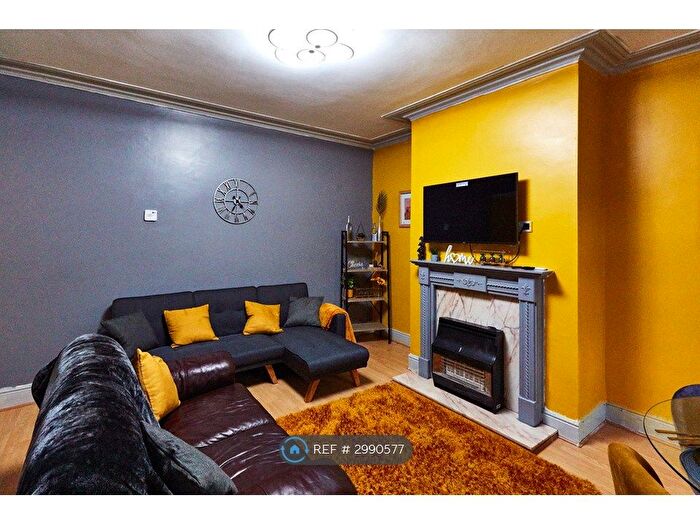 2 Bedroom Terraced House To Rent In Cross Flatts Terrace, Leeds, LS11