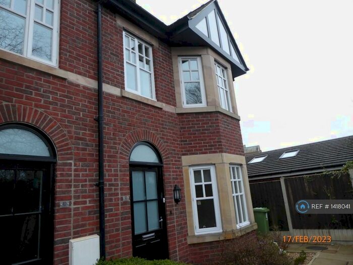3 Bedroom End Of Terrace House To Rent In Victoria Road, Macclesfield, SK10