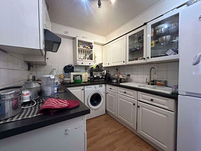 1 Bedroom Flat To Rent In Springwood Crescent, Edgware, HA8