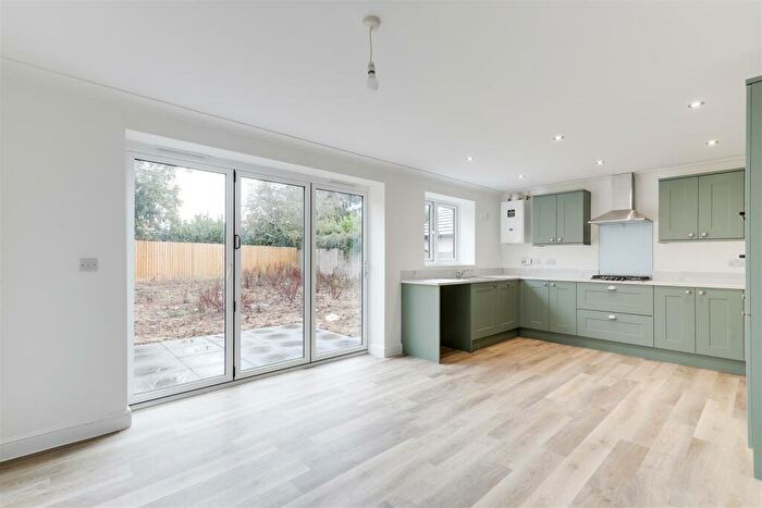 4 Bedroom Detached House For Sale In Meadow Croft Gardens, Hucknall, Nottinghamshire, NG15