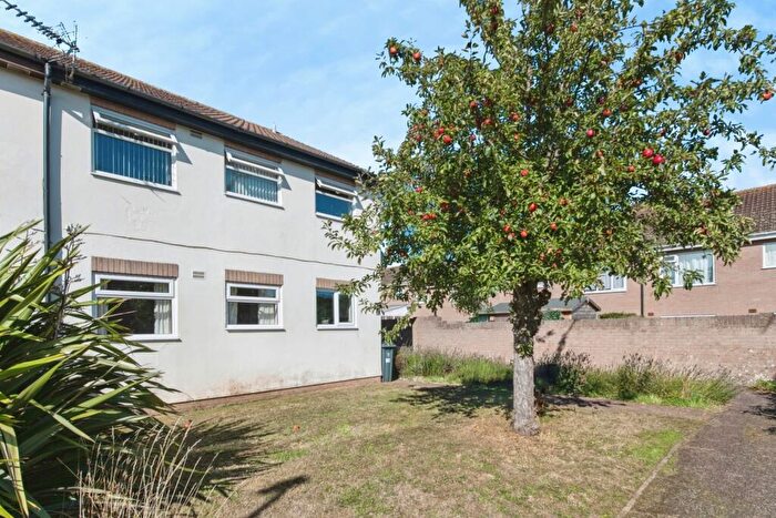 2 Bedroom Flat For Sale In Hawthorn Grove, Exmouth, Devon, EX8