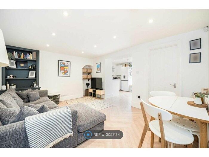 2 Bedroom Flat To Rent In Gipsy Road, London, SE27