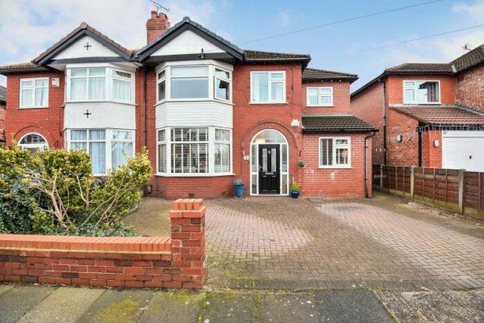 5 Bedroom Semi-Detached House To Rent In Appleton Grove, Sale, M33