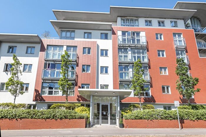 2 Bedroom Flat To Rent In Woking, Surrey, GU22