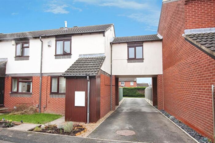 3 Bedroom Terraced House For Sale In Birchfields Rise, Leeds, LS14