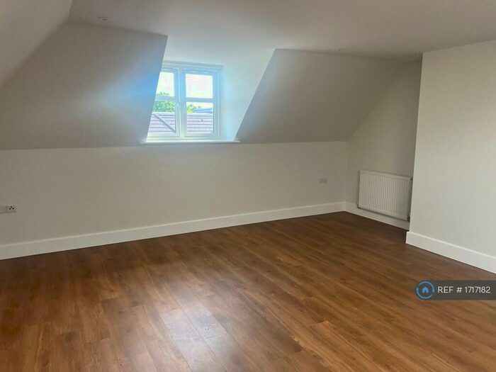 2 Bedroom Flat To Rent In Colwick Corner, Bournemouth, BH10