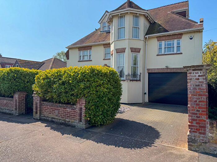 6 Bedroom Detached House For Sale In Frinton-On-Sea, Essex, CO13