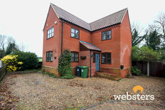 3 Bedroom Detached House To Rent In Old Yarmouth Road, Sutton, NR12