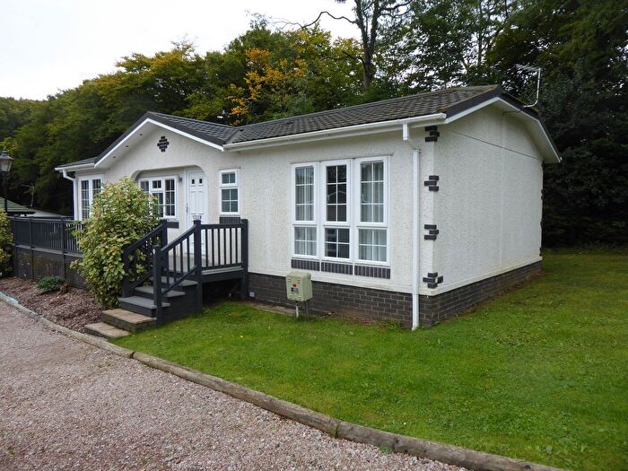 2 Bedroom Mobile/park Home For Sale In Club Cottage Park, Burnham Green Road, Welwyn, AL6